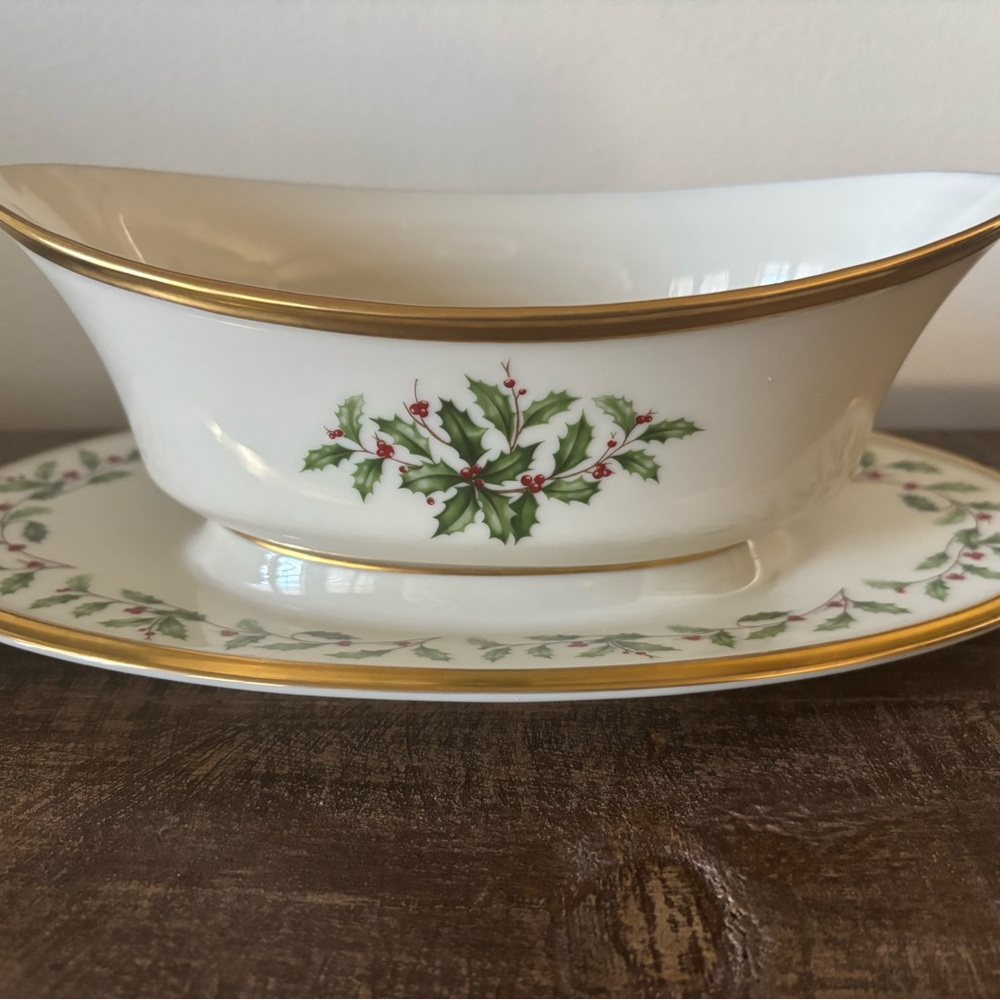 Lenox White and Green Serveware Gravy Boat